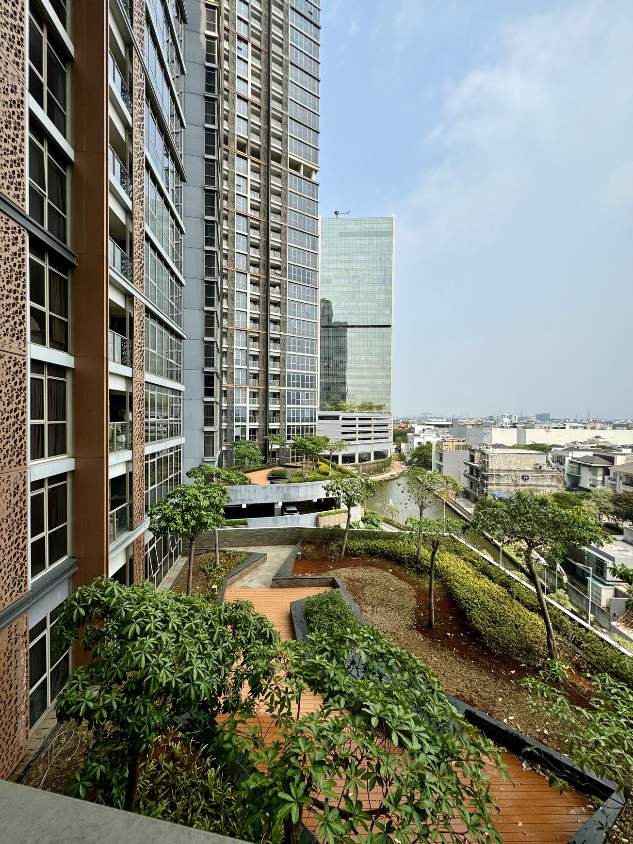 Dijual Apartemen Gold Coast Tower Bahama PIK 2 Studio Semi Furnished