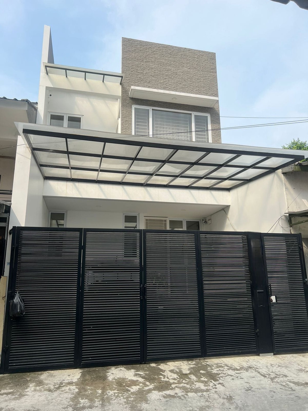 Dijual Rumah Rapih dan Siap Huni di Taman Ratu