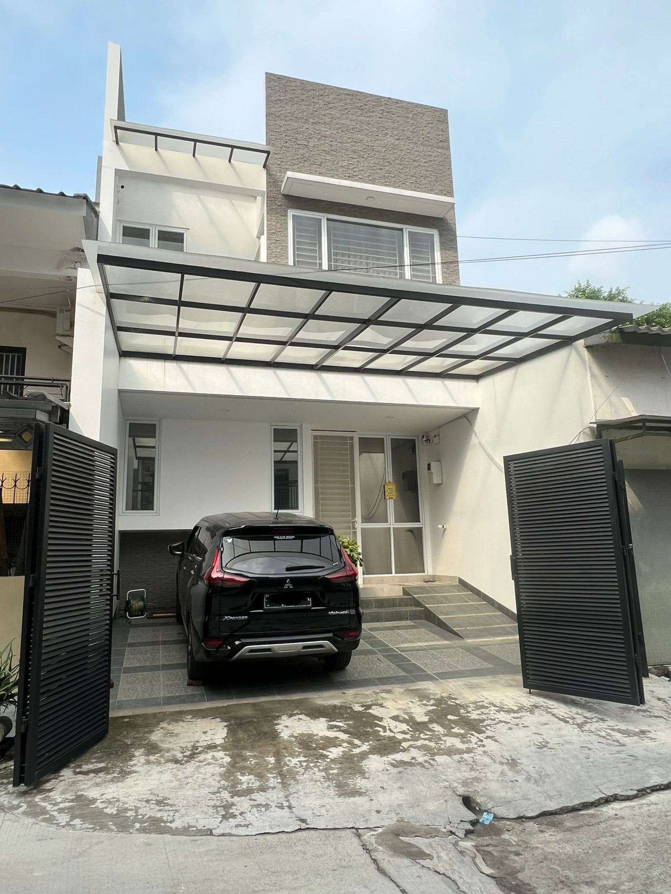 Dijual Rumah Rapih dan Siap Huni di Taman Ratu