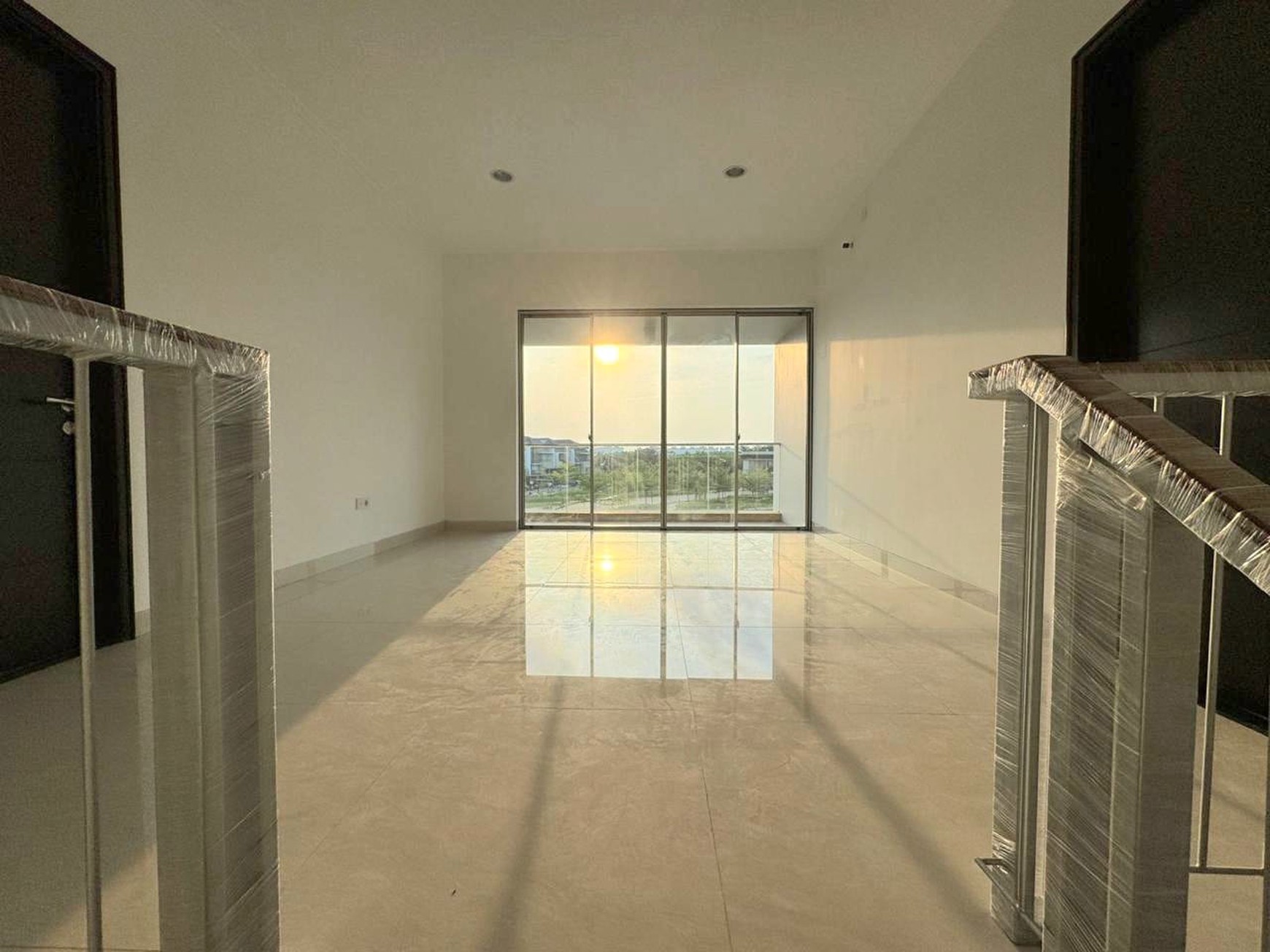 Rumah Mewah Hoek View Danau di Cluster Piano Golf Island PIK 2,5 Lantai