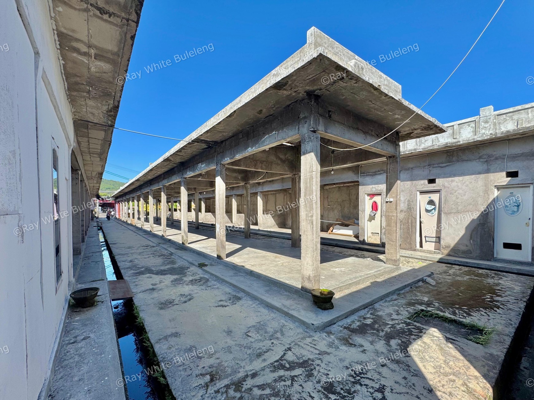 STRATEGIC COMMERCIAL PROPERTY WITH 26 SHOP UNITS ON MAIN ROAD