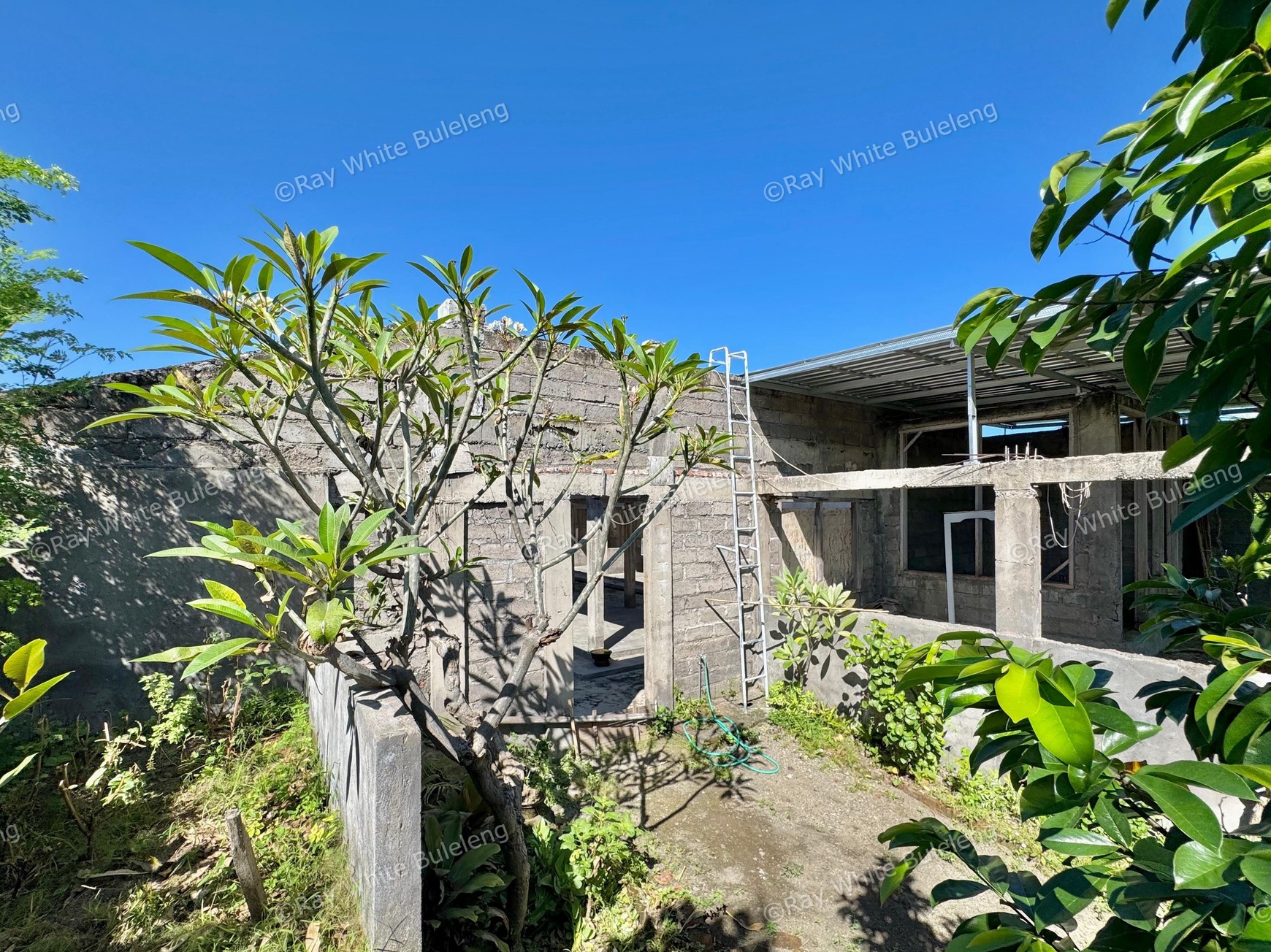 STRATEGIC COMMERCIAL PROPERTY WITH 26 SHOP UNITS ON MAIN ROAD