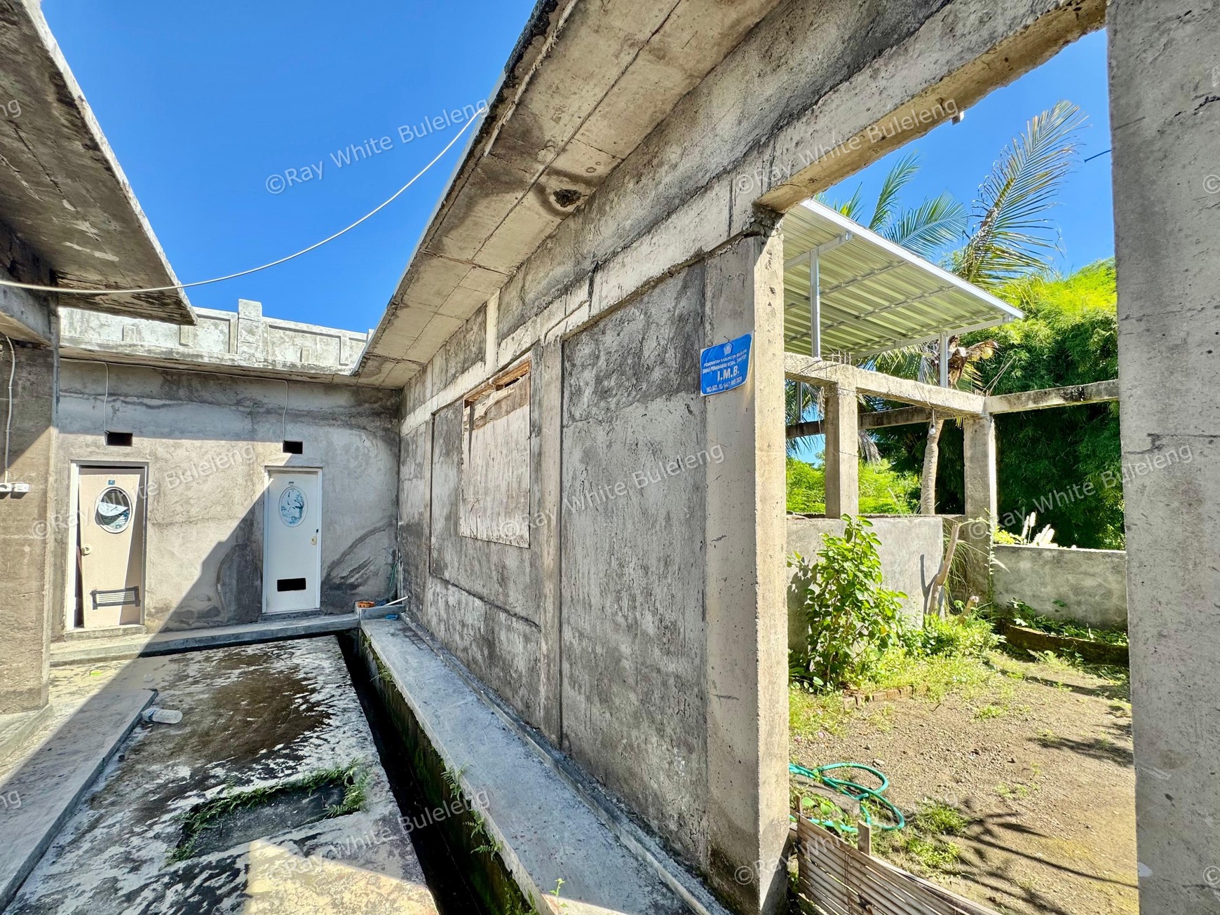STRATEGIC COMMERCIAL PROPERTY WITH 26 SHOP UNITS ON MAIN ROAD