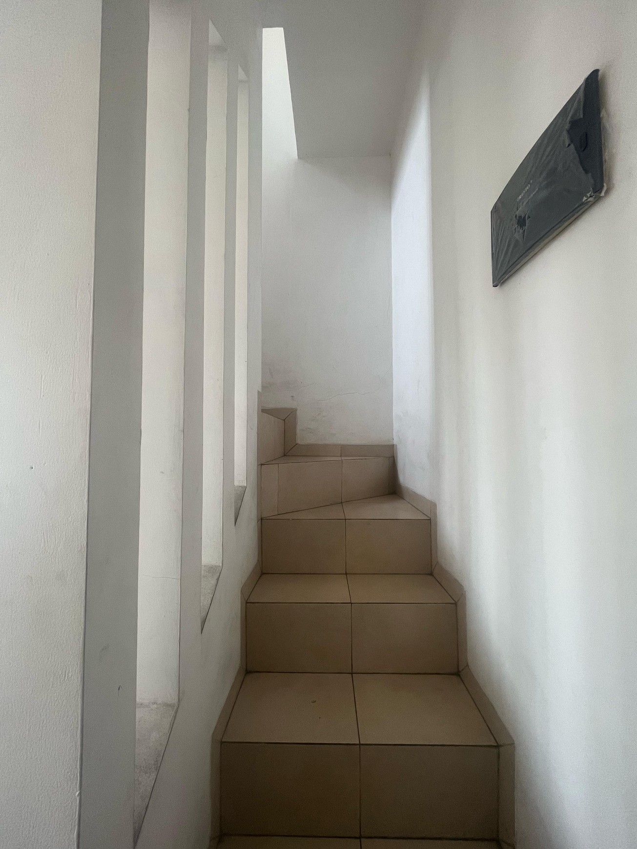 Jual Rumah Surabaya Timur 2 Lantai Cocok untuk Keluarga Besar