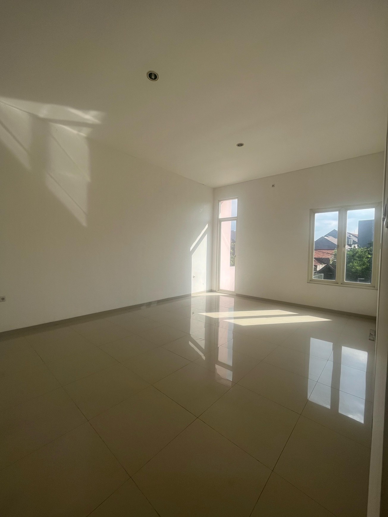 Hunian Asri di Semolowaru Surabaya Timur SHM Siap Huni Langsung Tempati