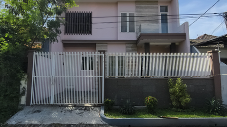 Rumah 2 Lantai Siap Huni di Semolowaru Surabaya Timur Dekat MERR & Kampus