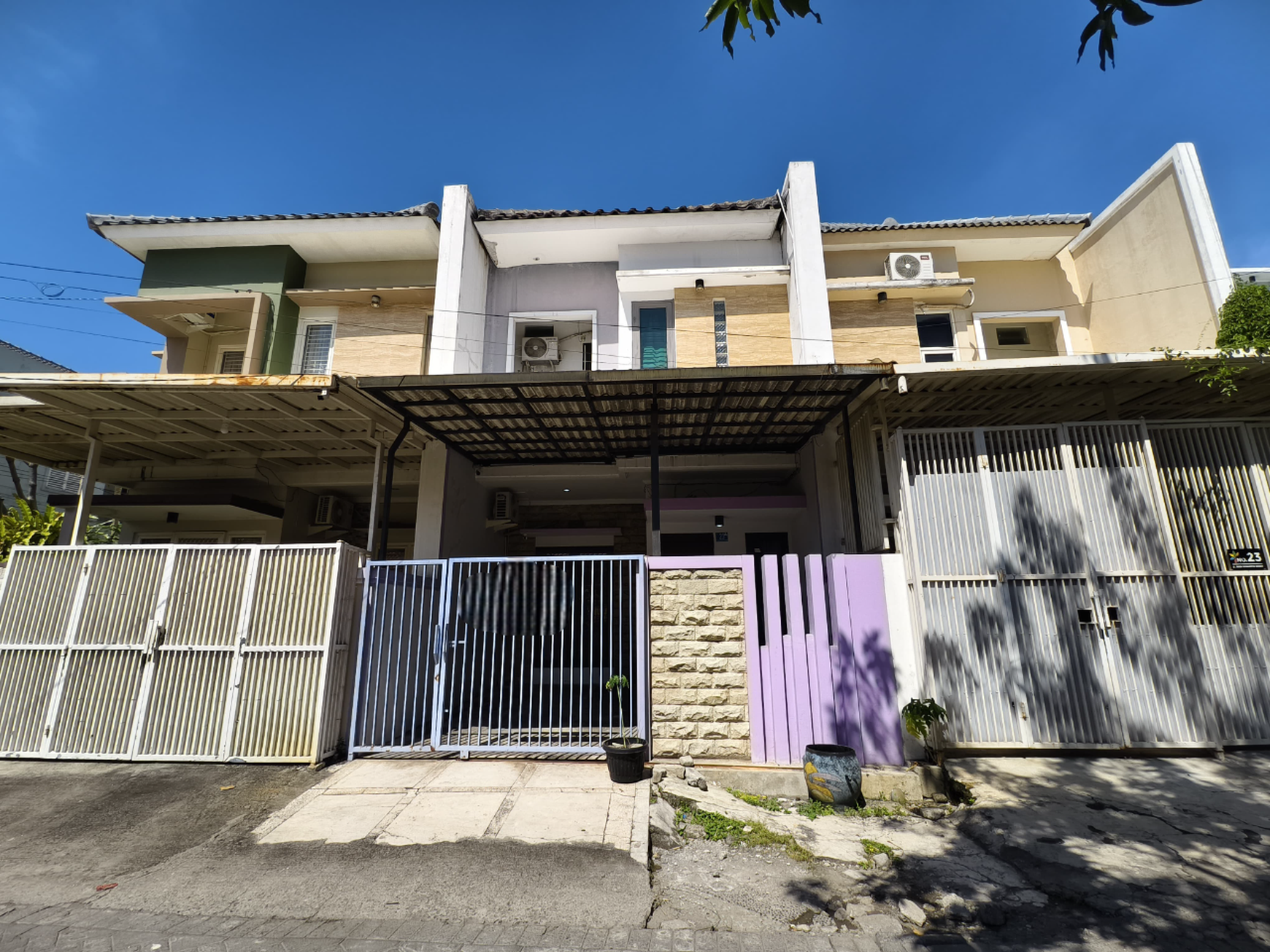 Jual Rumah Strategis di Surabaya Timur Full Bangunan 2 Lantai Harga Nego