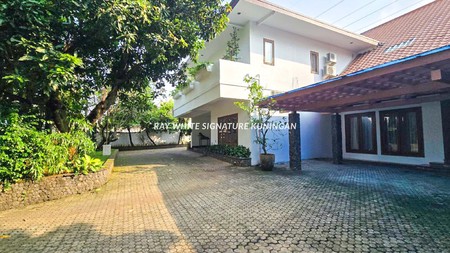 Rumah Mewah 2 Kavling Lokasi Prime di Jl Sisingamangaraja