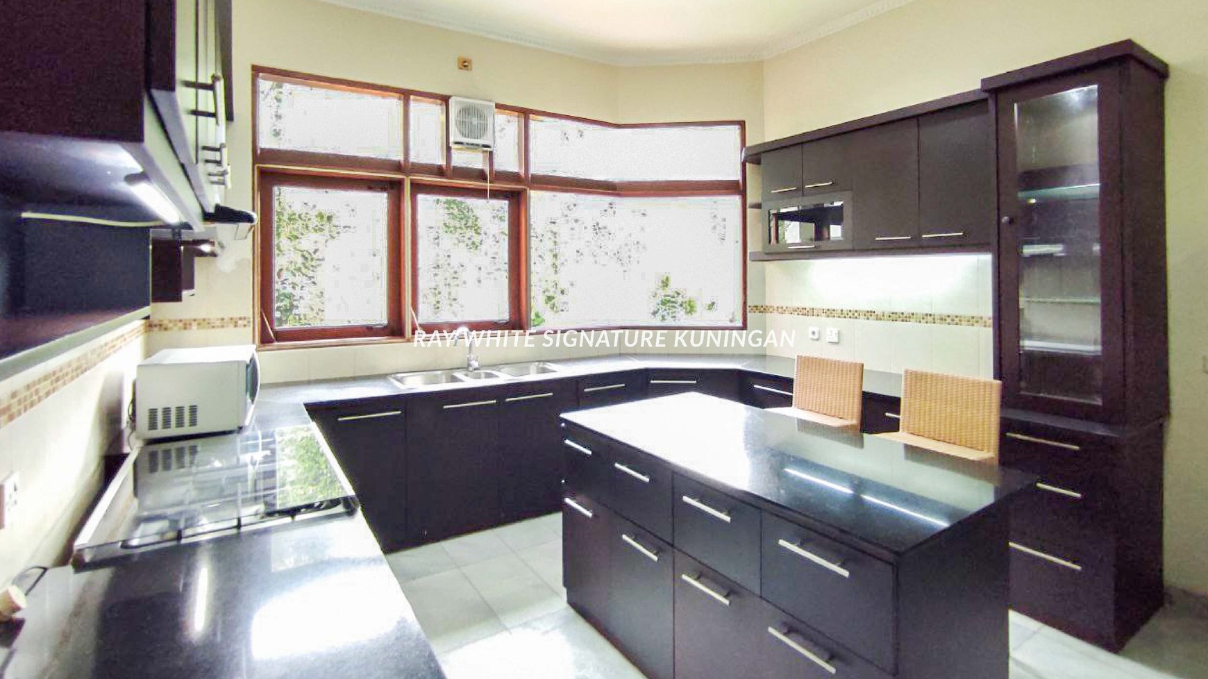 Komplek Jervois Park TB Simatupang berada di Komplek Plaza Oleos