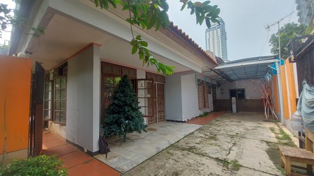 Dijual Rumah Tua Posisi Hoek Cipete Utara, Kebayoran Baru