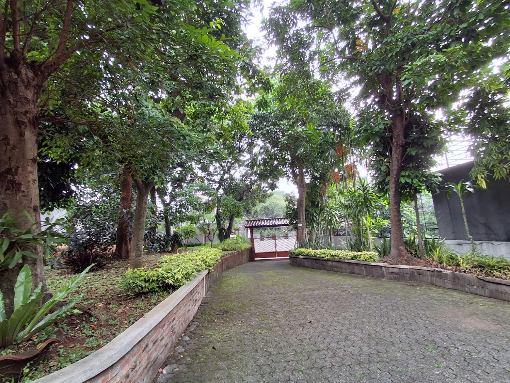 DIJUAL RUMAH ASRI SIAP HUNI