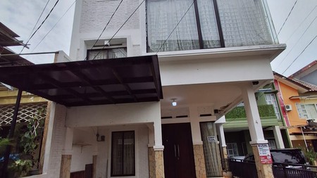 DIJUAL RUMAH SIAP HUNI 2 LANTAI JL PLUTO DALAM CINERE