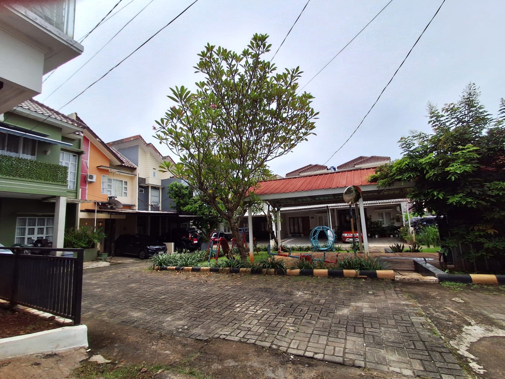 DIJUAL RUMAH SIAP HUNI 2 LANTAI JL PLUTO DALAM CINERE