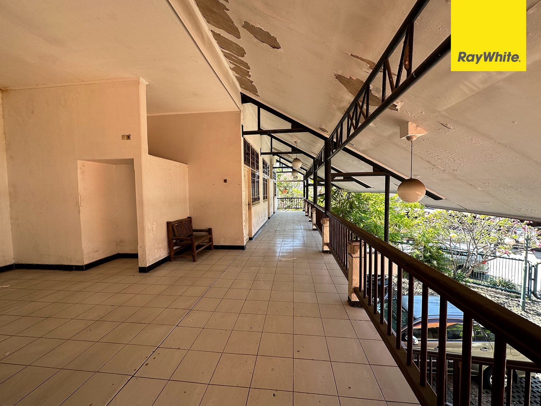 Dijual Rumah 2 lantai di Jemursari Selatan Surabaya