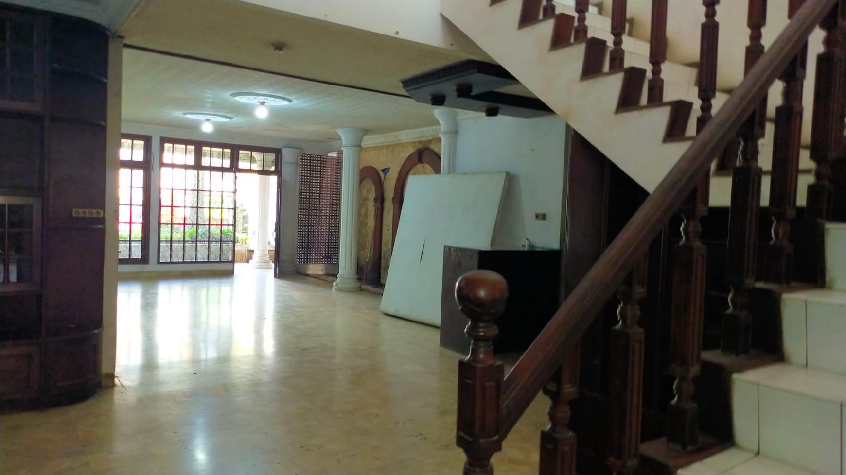 Rumah Klasik Luas Tanah 307m2 Akses 2 Jalan di Mampang Prapatan