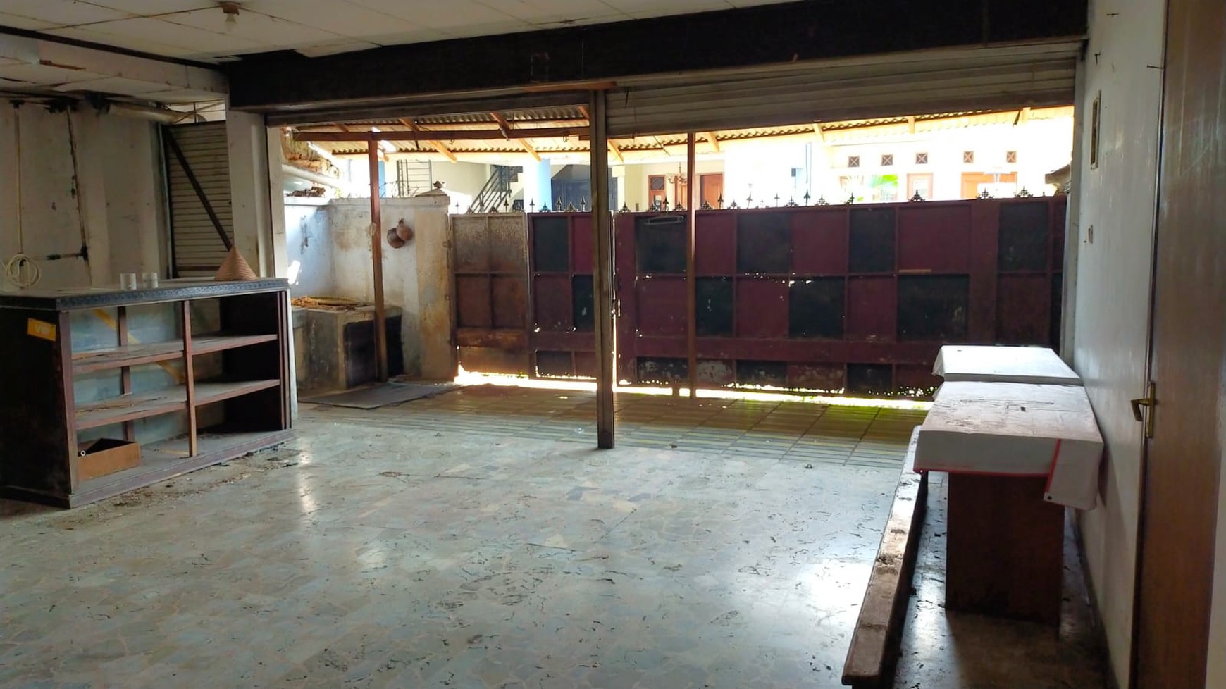 Rumah Klasik Luas Tanah 307m2 Akses 2 Jalan di Mampang Prapatan