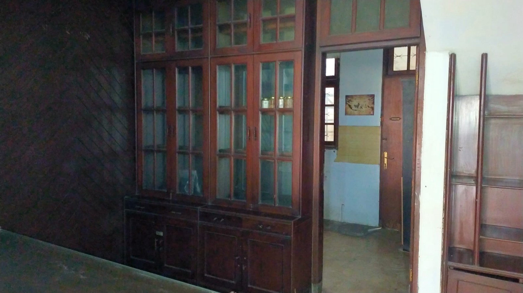 Rumah Klasik Luas Tanah 307m2 Akses 2 Jalan di Mampang Prapatan