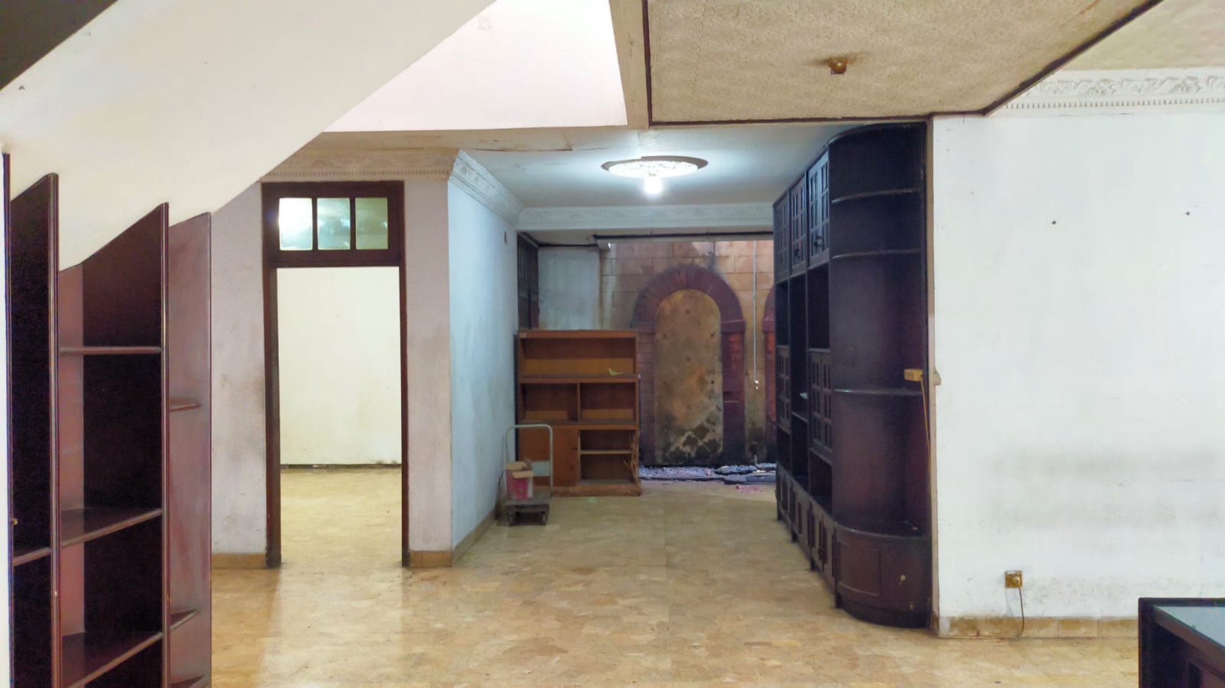 Rumah Klasik Luas Tanah 307m2 Akses 2 Jalan di Mampang Prapatan