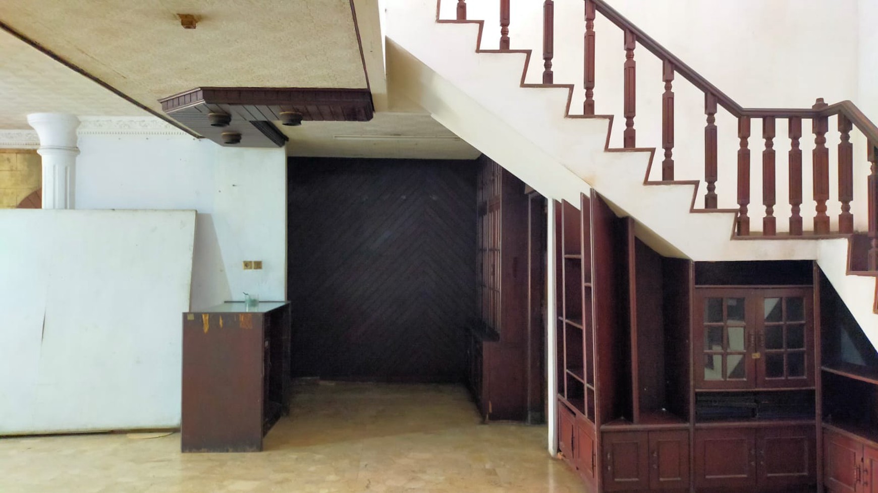 Rumah Klasik Luas Tanah 307m2 Akses 2 Jalan di Mampang Prapatan