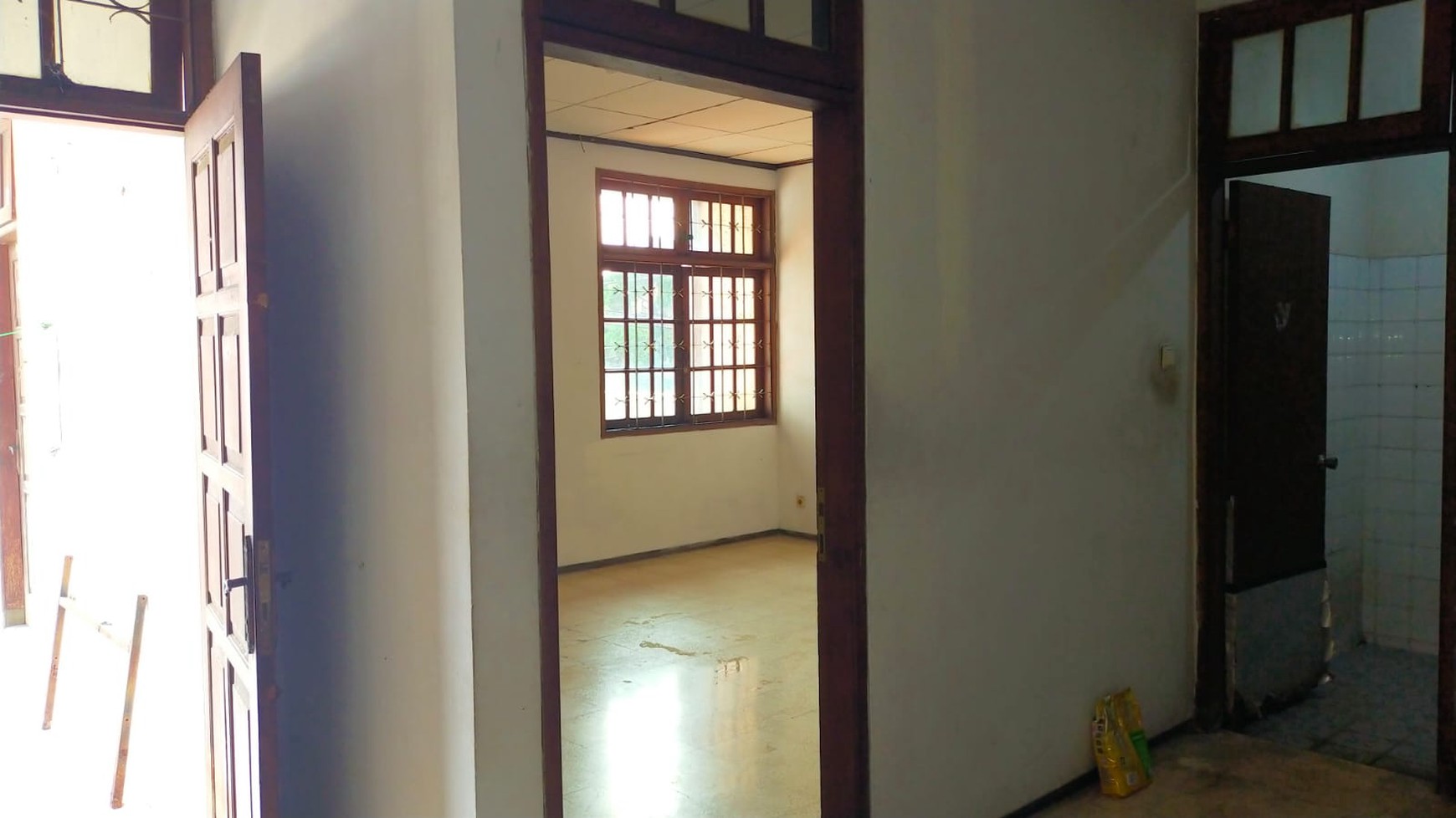Rumah Klasik Luas Tanah 307m2 Akses 2 Jalan di Mampang Prapatan