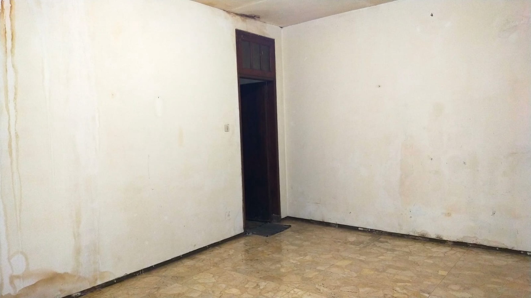 Rumah Klasik Luas Tanah 307m2 Akses 2 Jalan di Mampang Prapatan