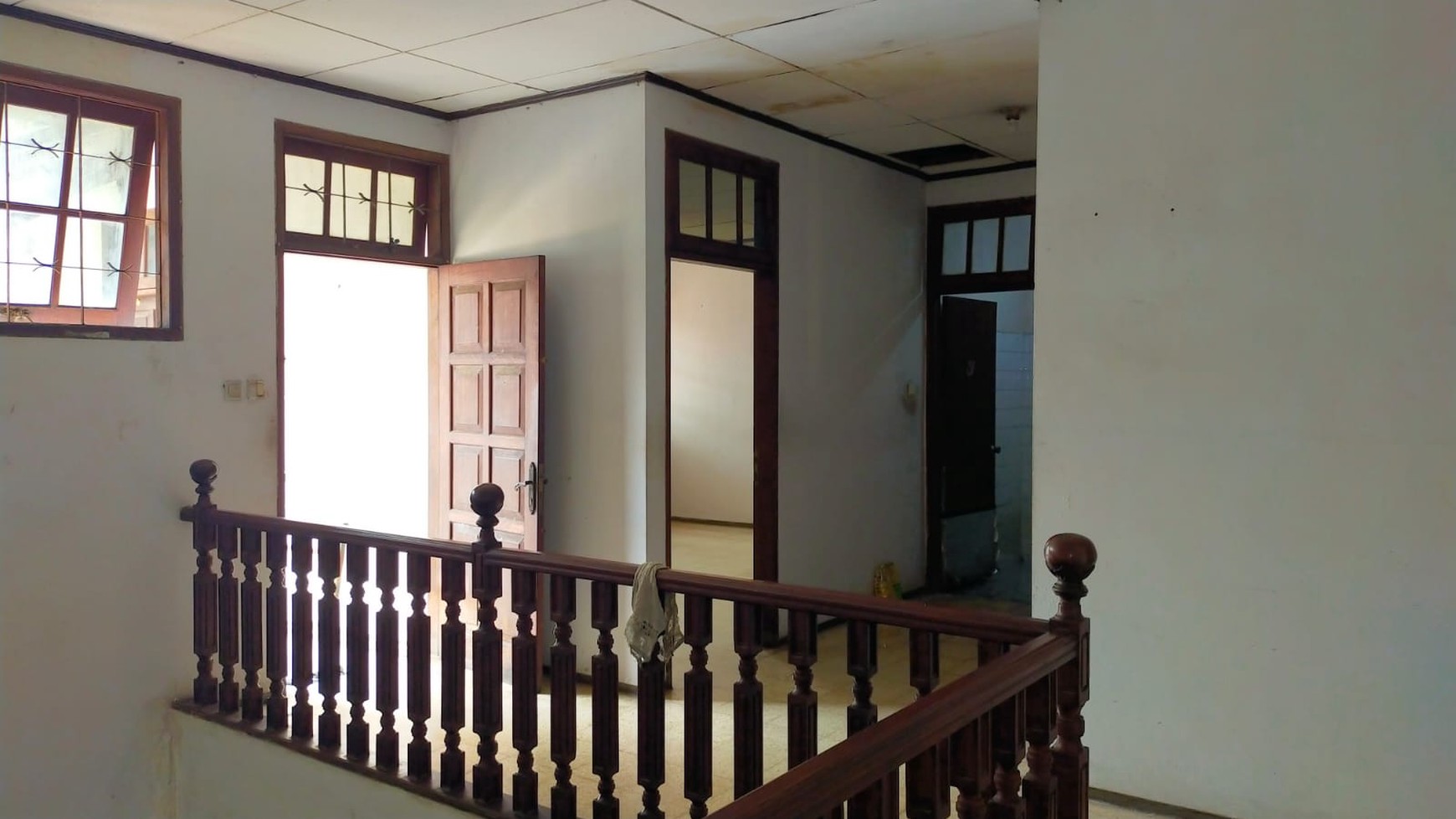 Rumah Klasik Luas Tanah 307m2 Akses 2 Jalan di Mampang Prapatan