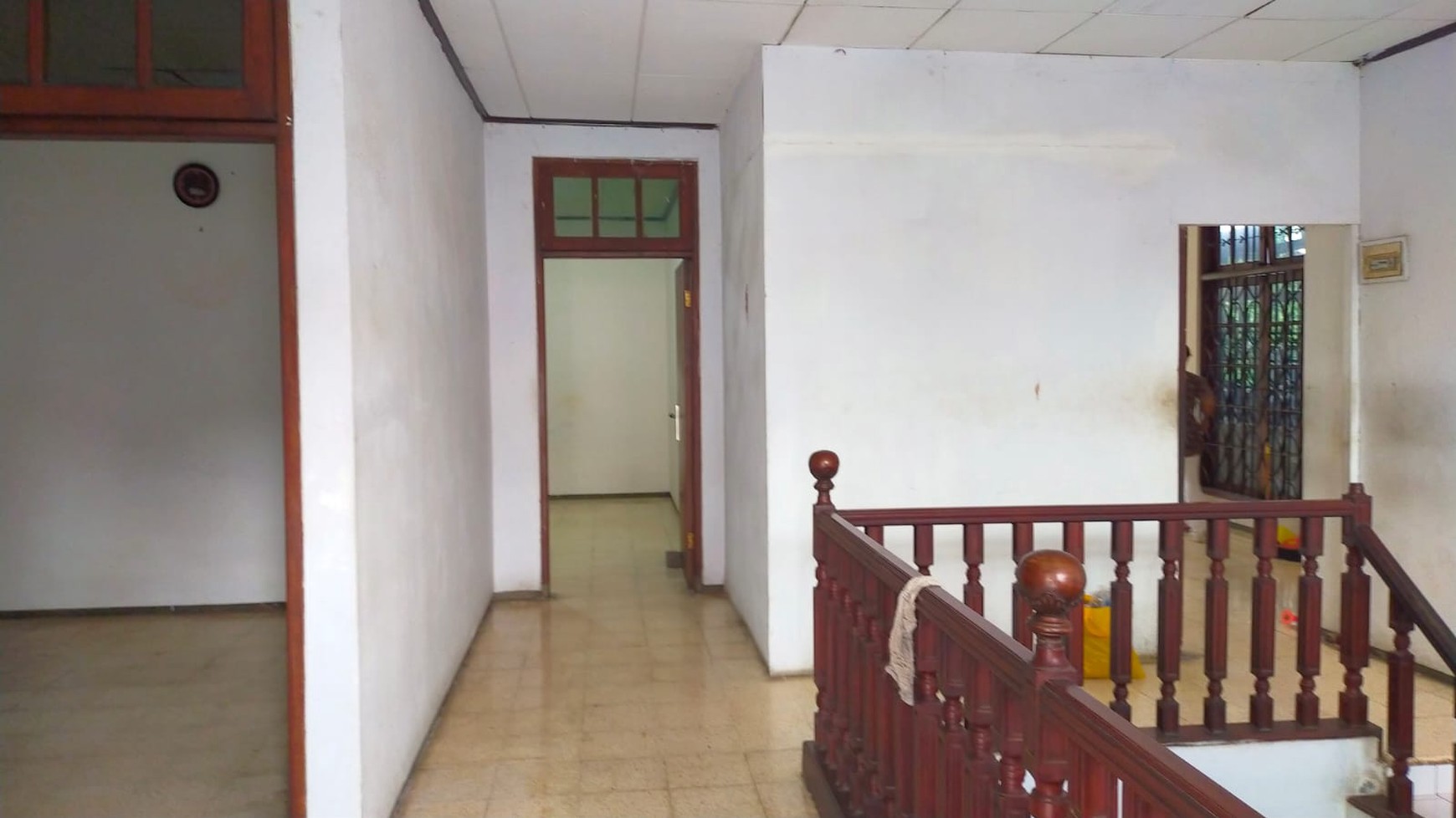 Rumah Klasik Luas Tanah 307m2 Akses 2 Jalan di Mampang Prapatan