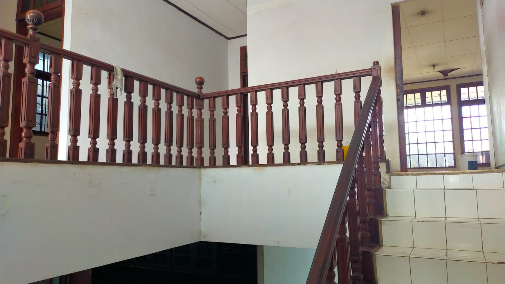 Rumah Klasik Luas Tanah 307m2 Akses 2 Jalan di Mampang Prapatan