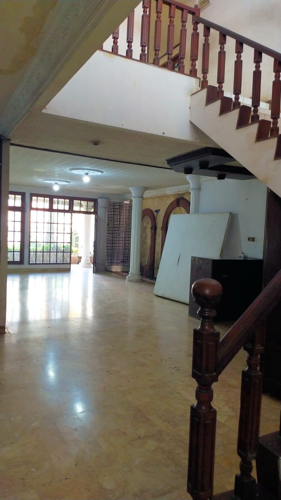 Rumah Klasik Luas Tanah 307m2 Akses 2 Jalan di Mampang Prapatan