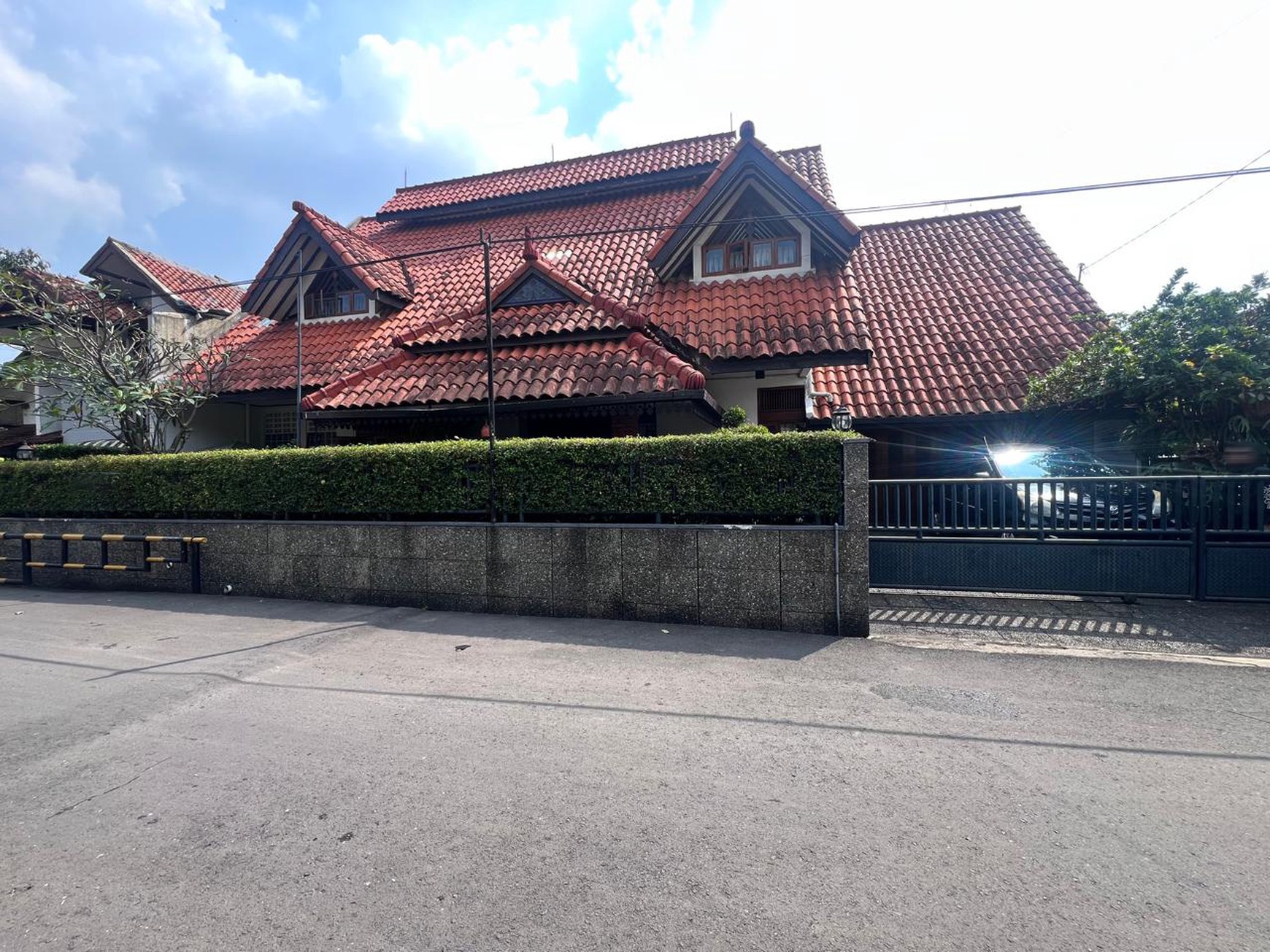 Rumah 2 Lantai SHM Siap Huni