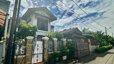 Rumah 2 Lantai Lokasi strategis di Bintaro Sektor 1