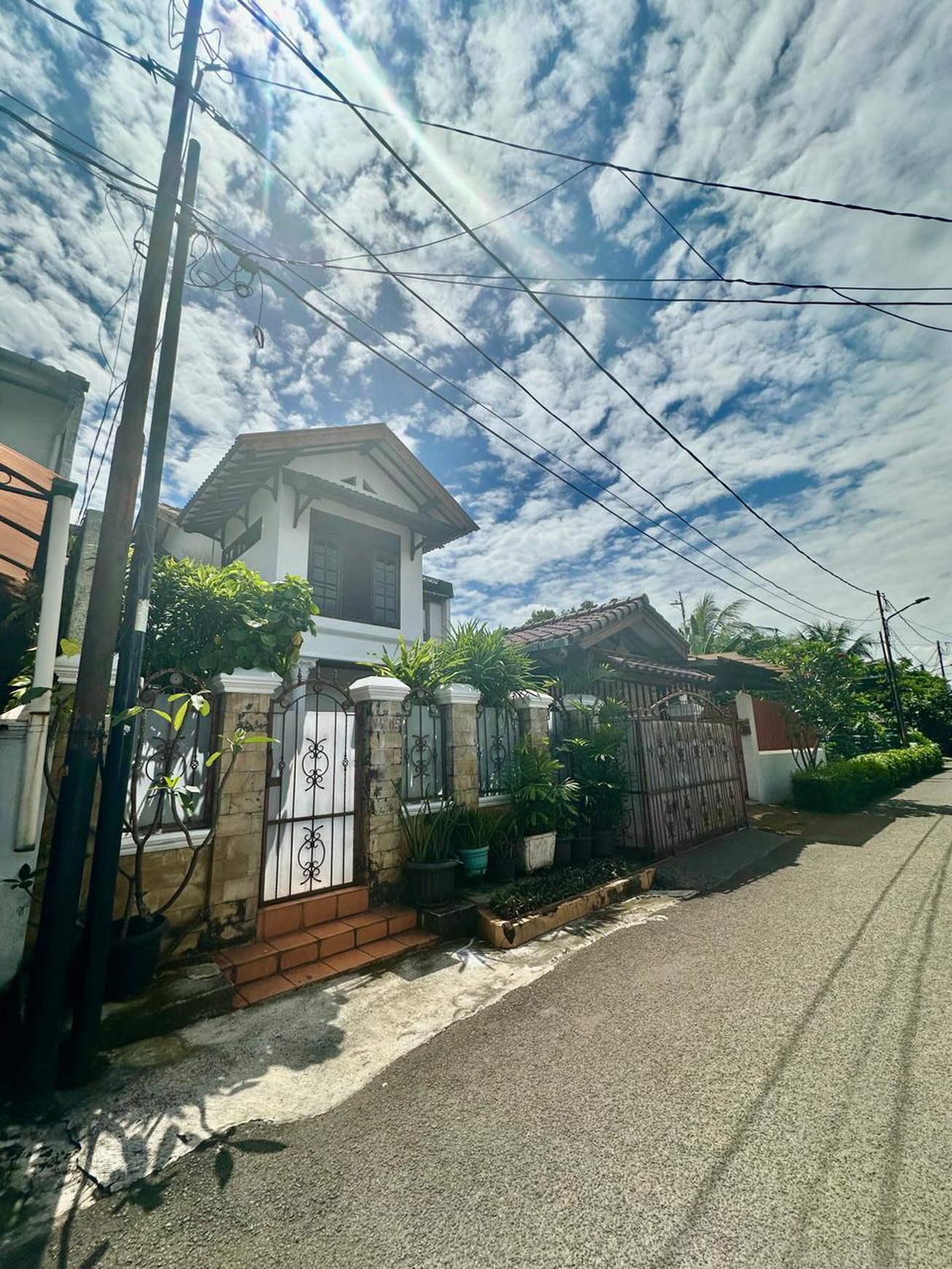 Rumah 2 Lantai Lokasi strategis di Bintaro Sektor 1