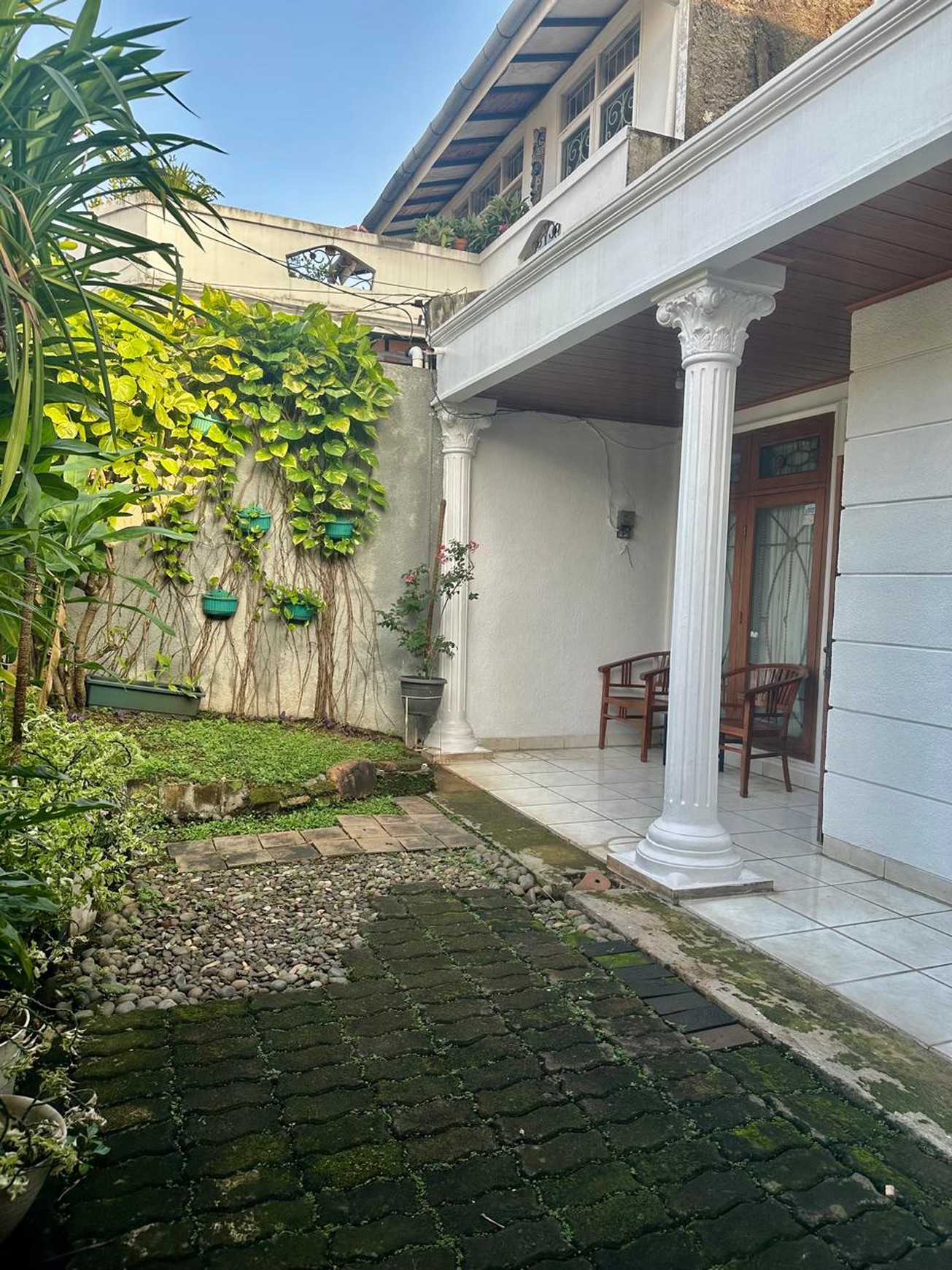 Rumah 2 Lantai Lokasi strategis di Bintaro Sektor 1