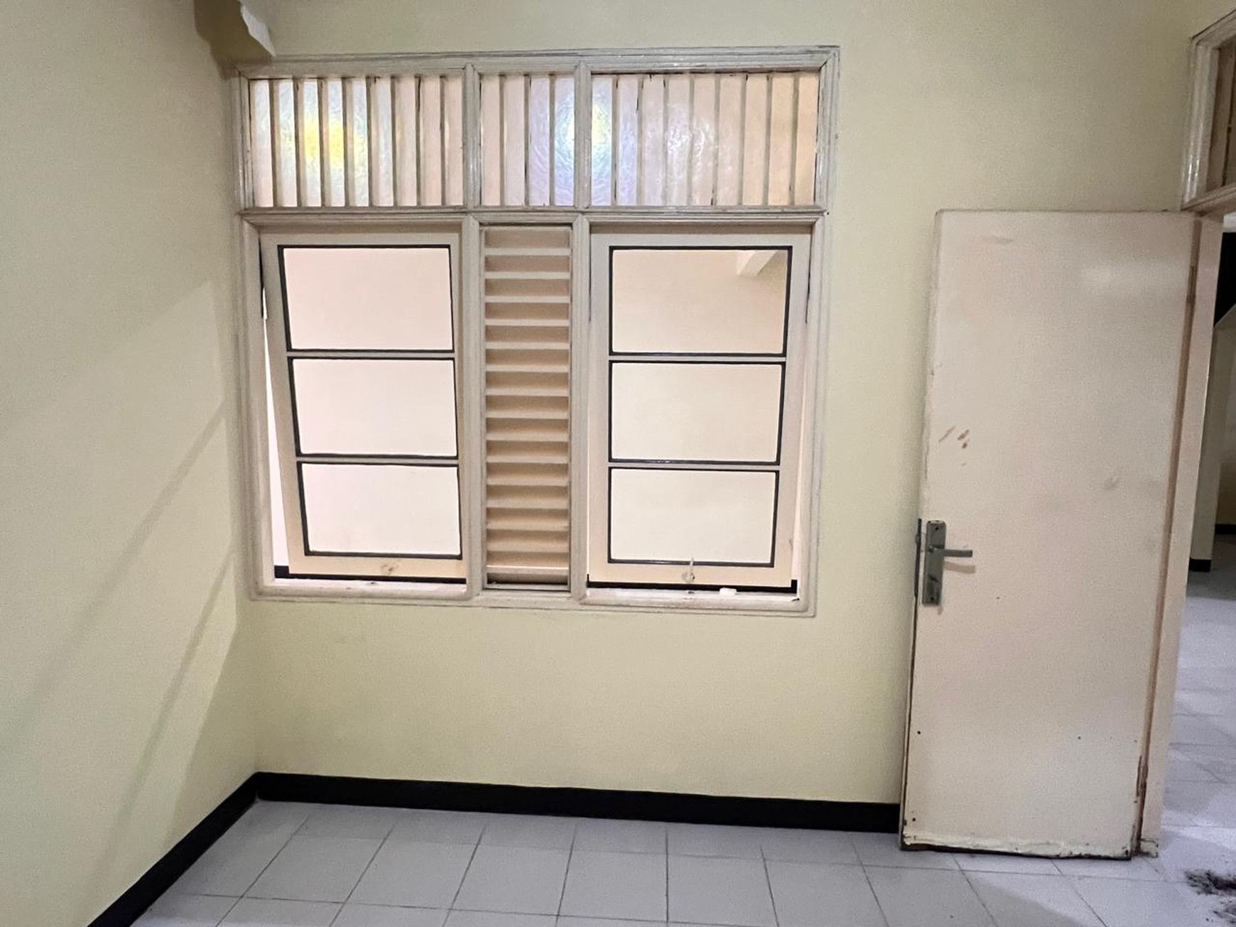 Rumah 2 lantai,luas tanah 162,lingkungan oke di Bintaro Jaya 3