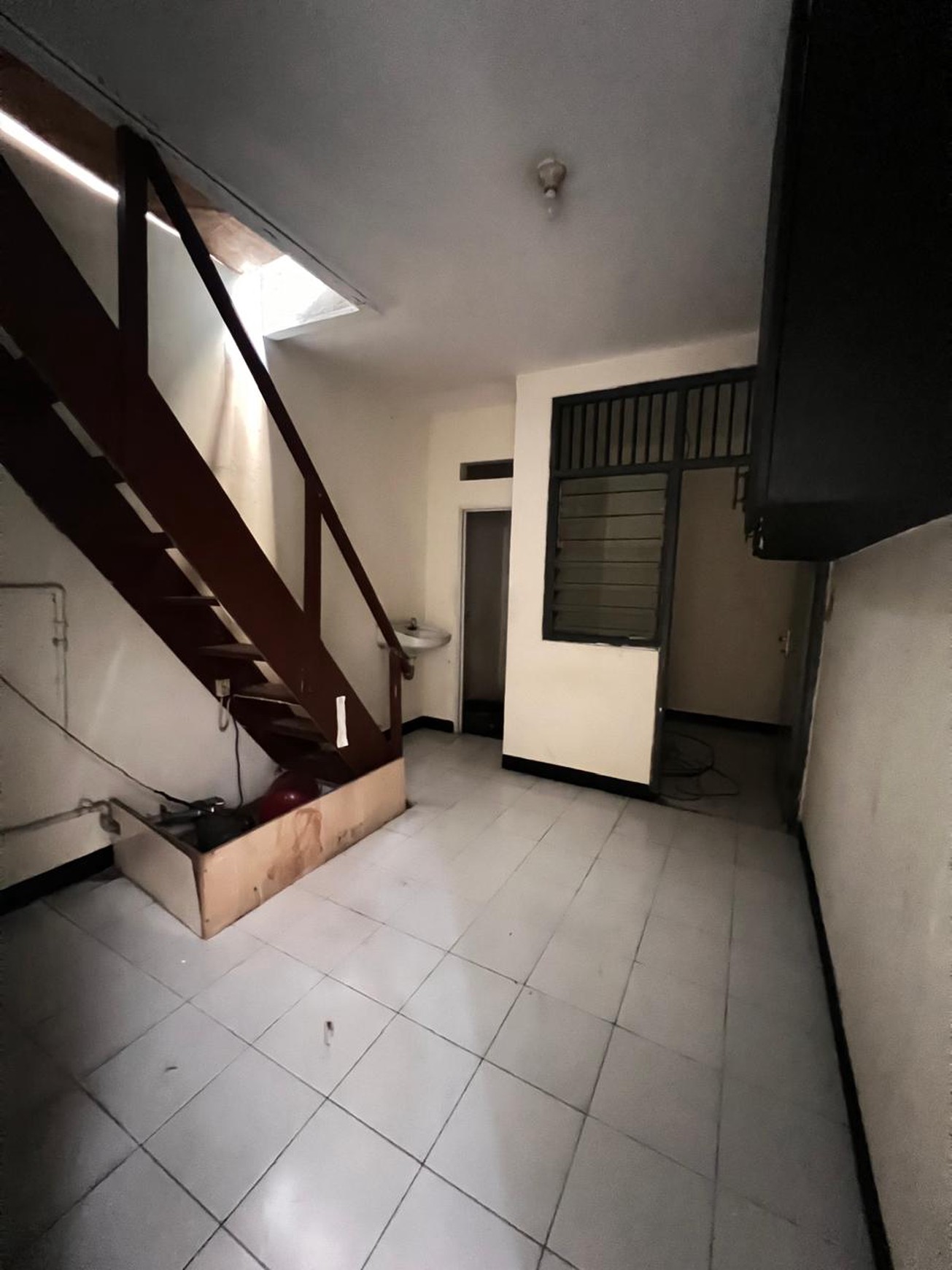 Rumah 2 lantai,luas tanah 162,lingkungan oke di Bintaro Jaya 3
