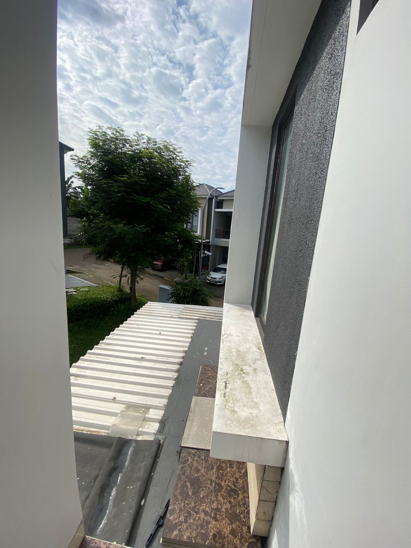 Rumah 2 Lantai dalam Cluster dan Lokasi Strategis @Graha Raya