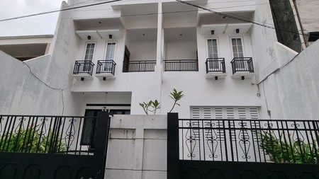 Rumah Bagus, Cantik Siap huni Lokasi strategis di Jakarta Selatan