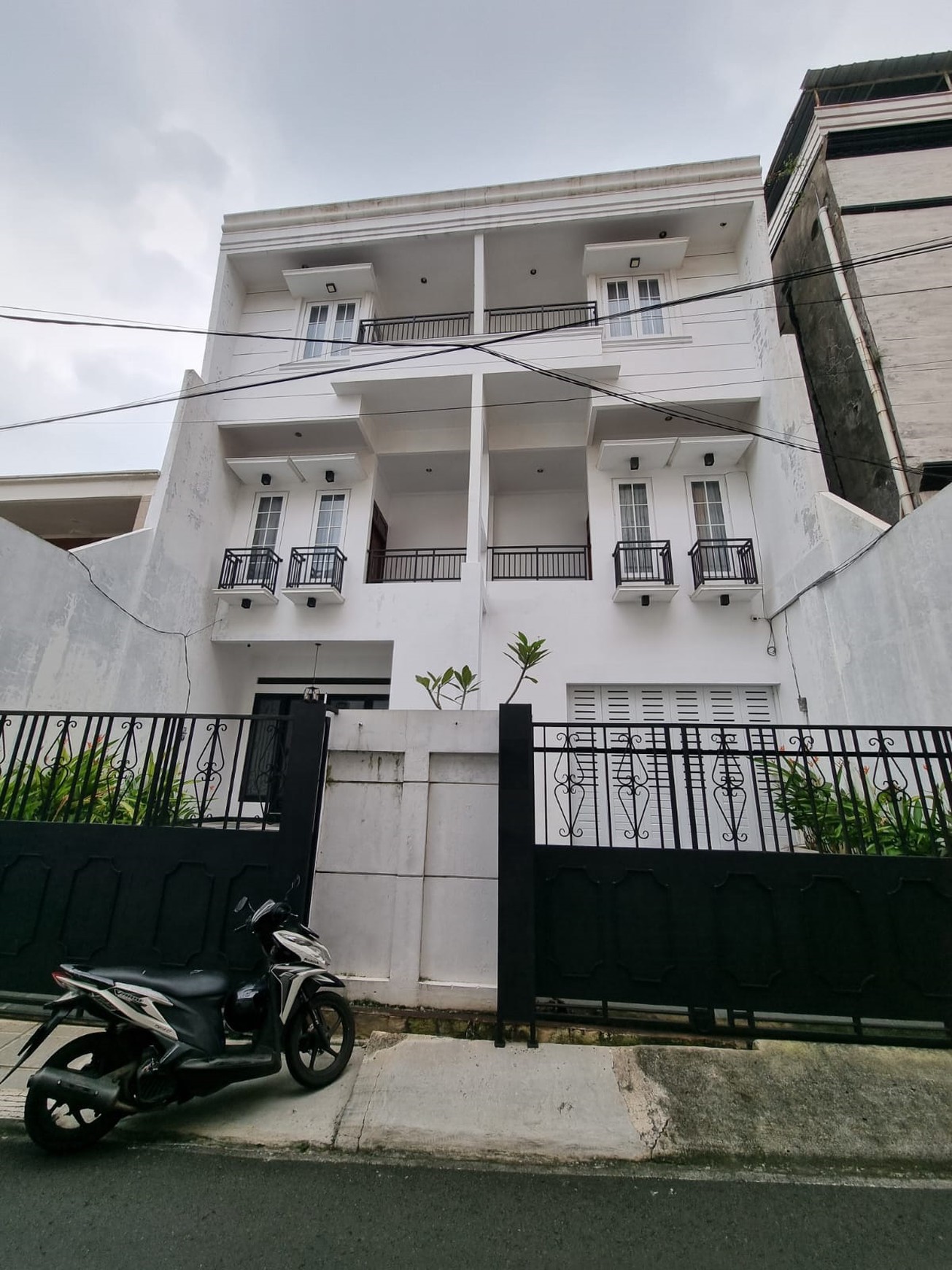 Rumah Bagus, Cantik Siap huni Lokasi strategis di Jakarta Selatan