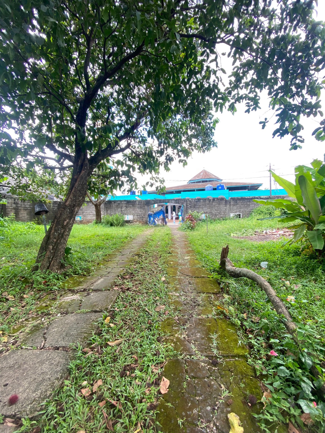 Tanah Ada Bangunan Cocok di Bangun Townhouse Harga Murah