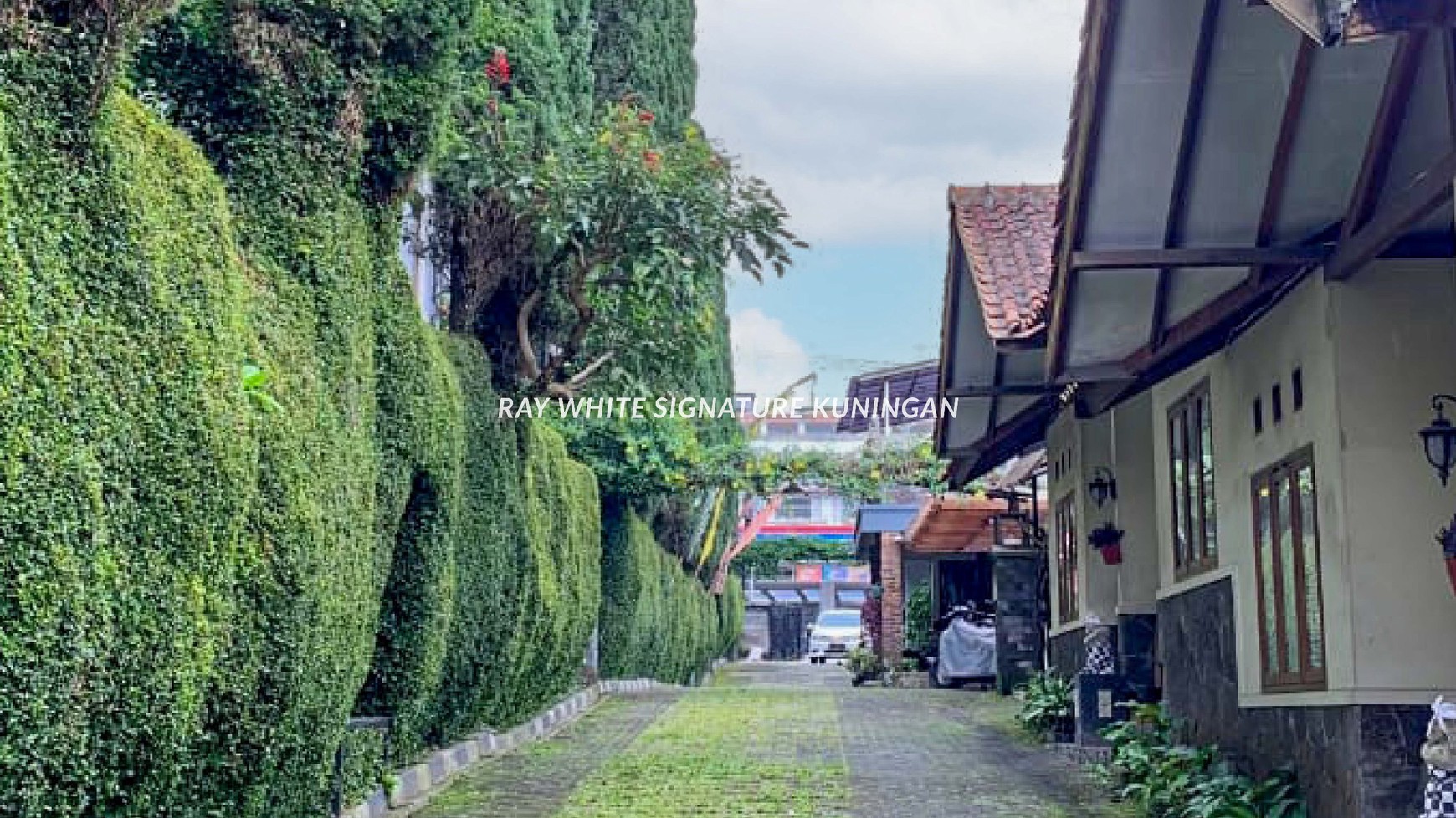 Dijual Hotel Aktif Lokasi Bagus di Depan Floating Market Lembang