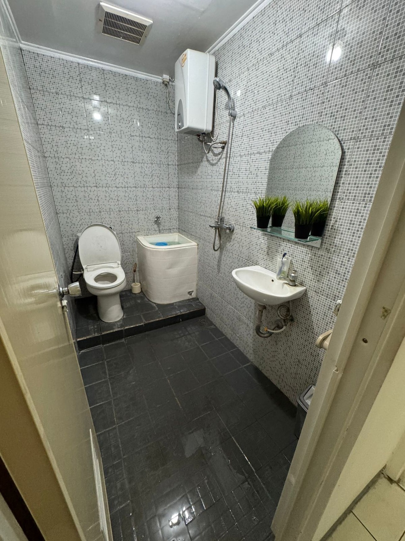 Rumah 2 Lantai, Bebas banjir lokasi strategis di Bintaro Sektor 2.