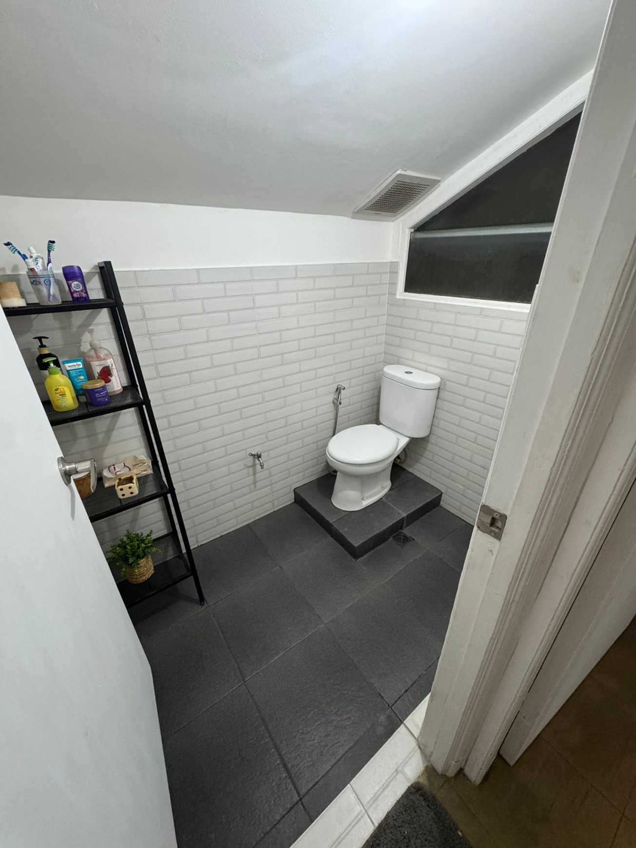 Rumah 2 Lantai, Bebas banjir lokasi strategis di Bintaro Sektor 2.