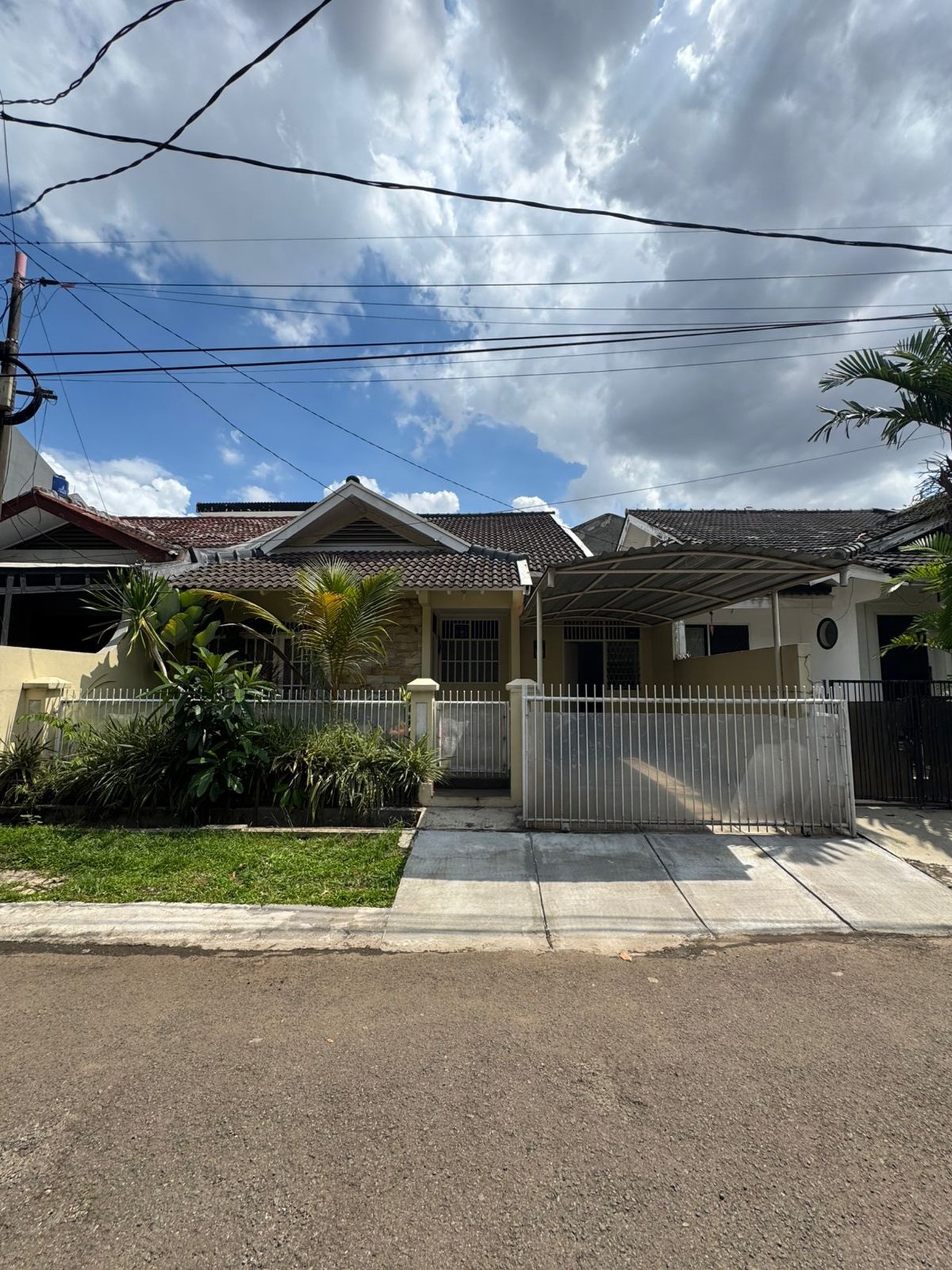 Rumah 2 Lantai, Bebas banjir lokasi strategis di Bintaro Sektor 2.