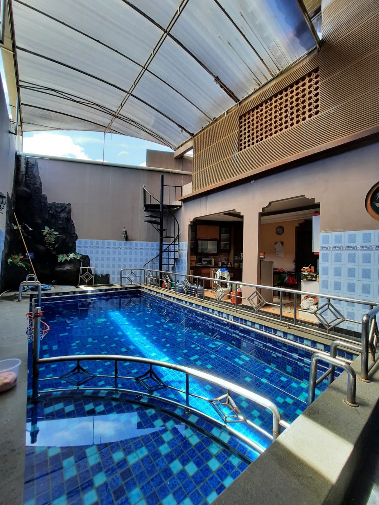 Rumah ada Swimming pool ,lingkungan oke di Bintaro Jaya 3