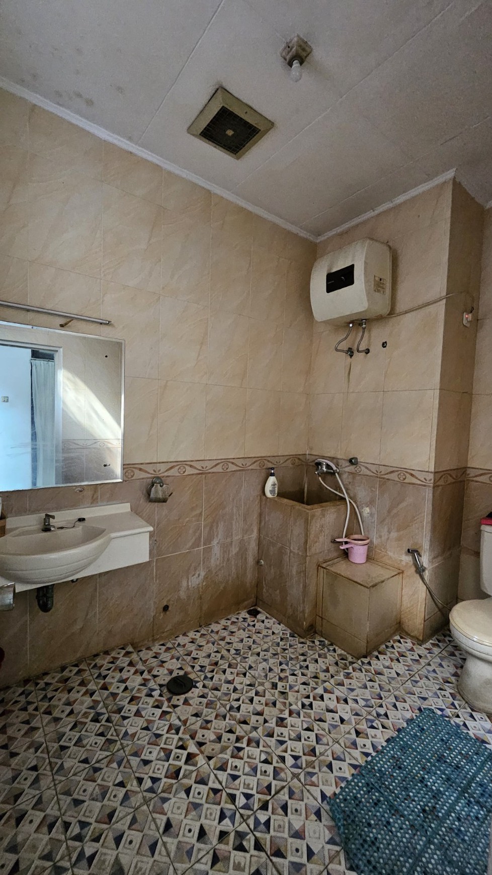 Rumah ada Swimming pool ,lingkungan oke di Bintaro Jaya 3