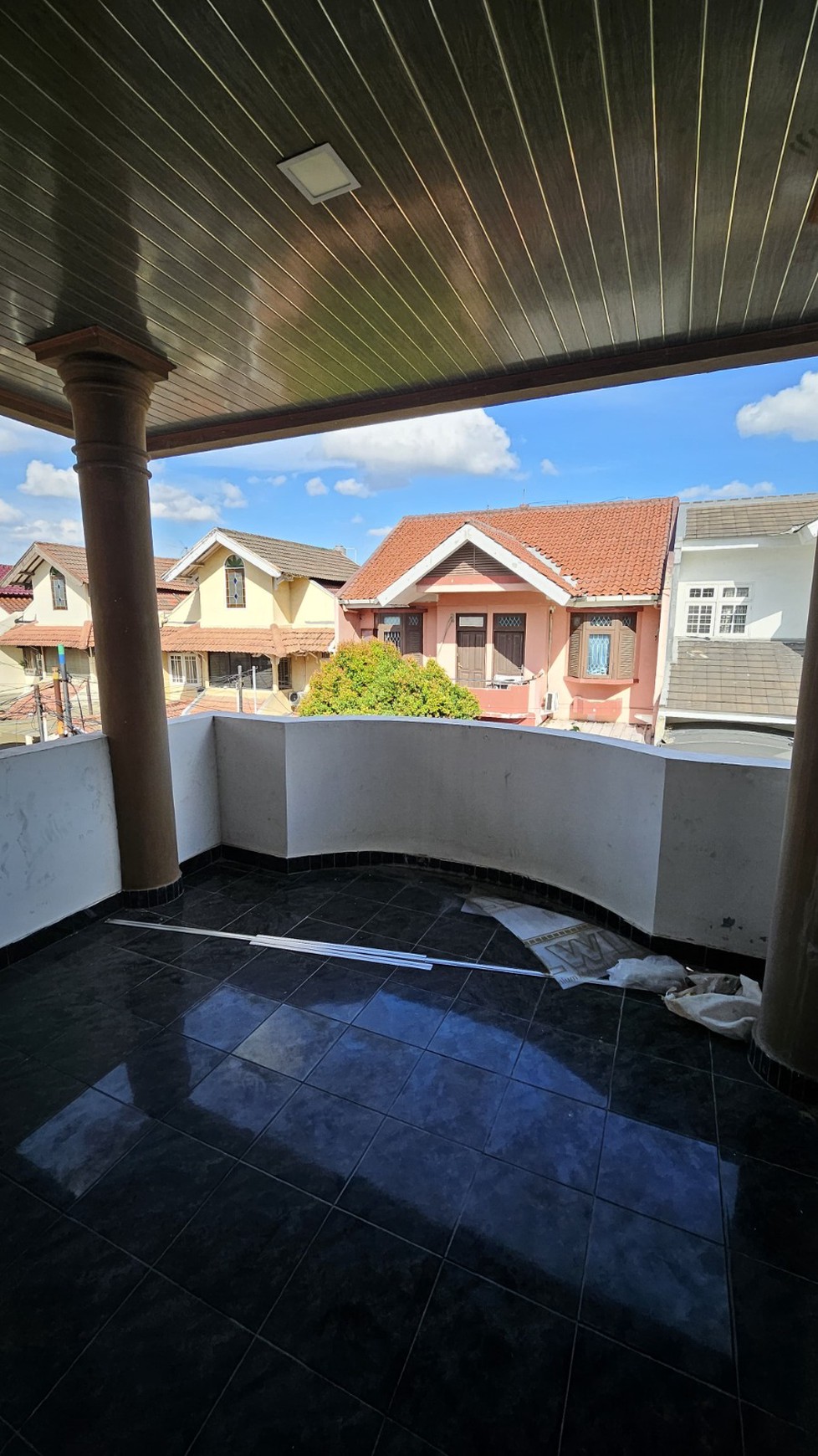 Rumah ada Swimming pool ,lingkungan oke di Bintaro Jaya 3