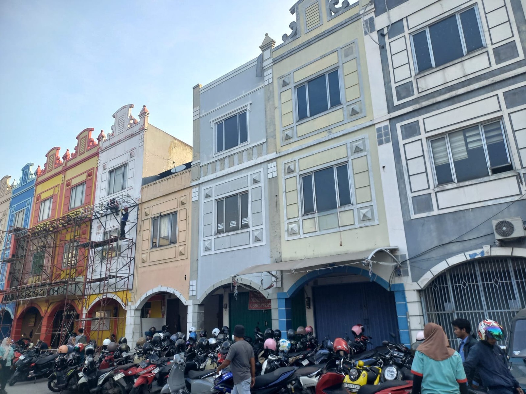 Ruko Strategis di Roxy Jababeka Siap Pakai Langsung Jalan Raya