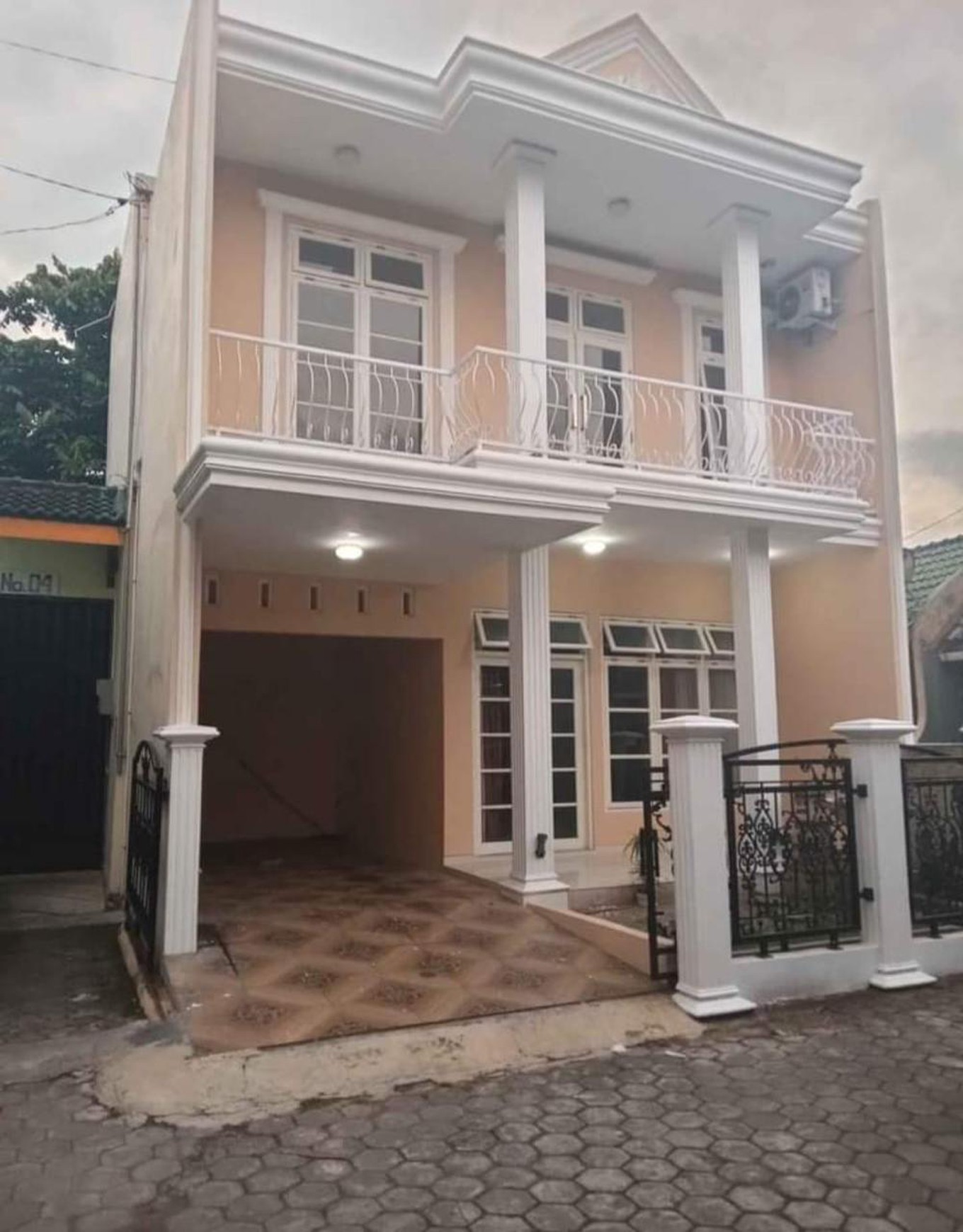 Rumah Tinggal 2 Lantai Lokasi Strategis Dekat Pasar Godean