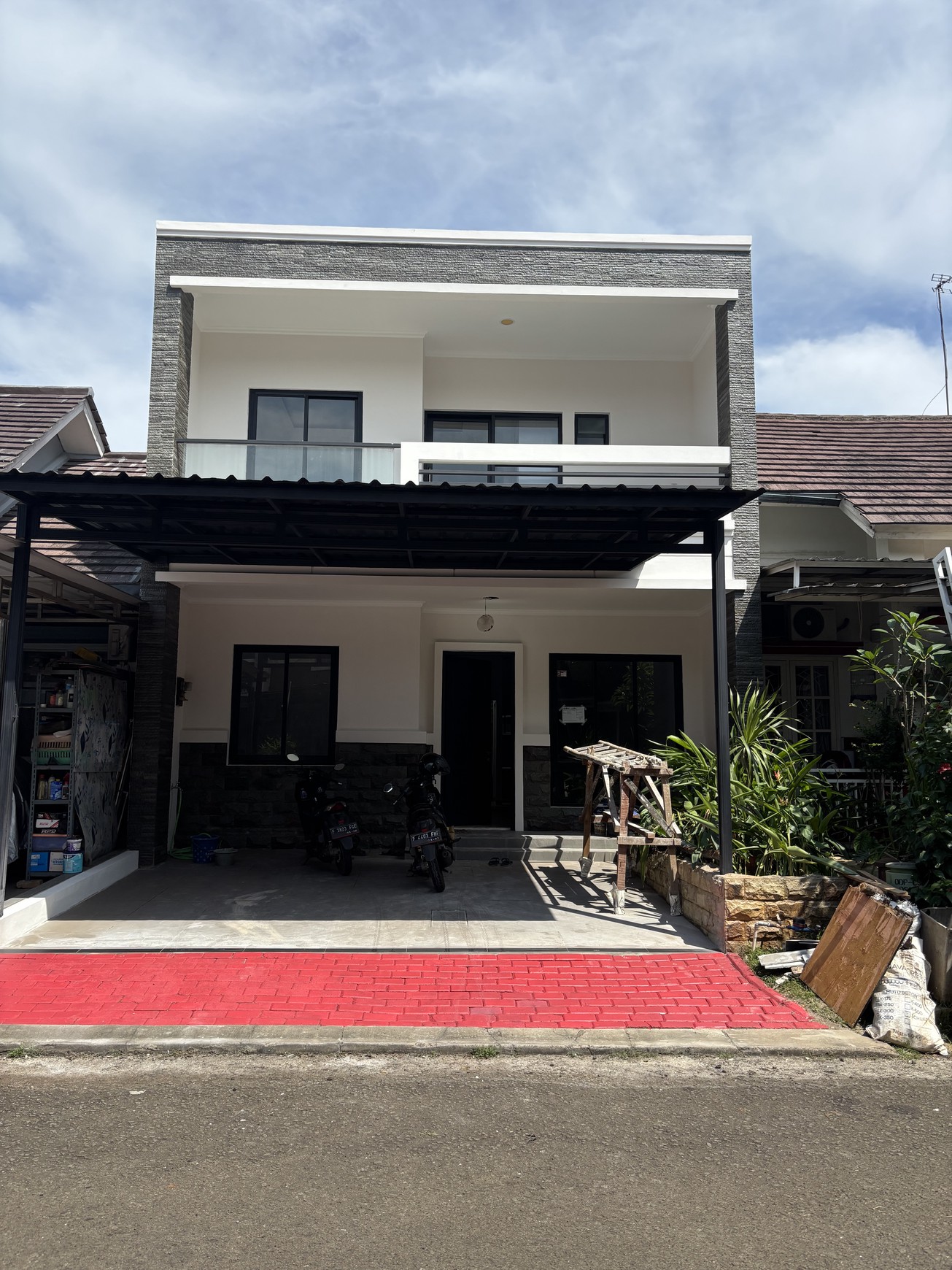 Rumah Cantik,  Rapi Siap Huni di Kota Wisata Cibubur 