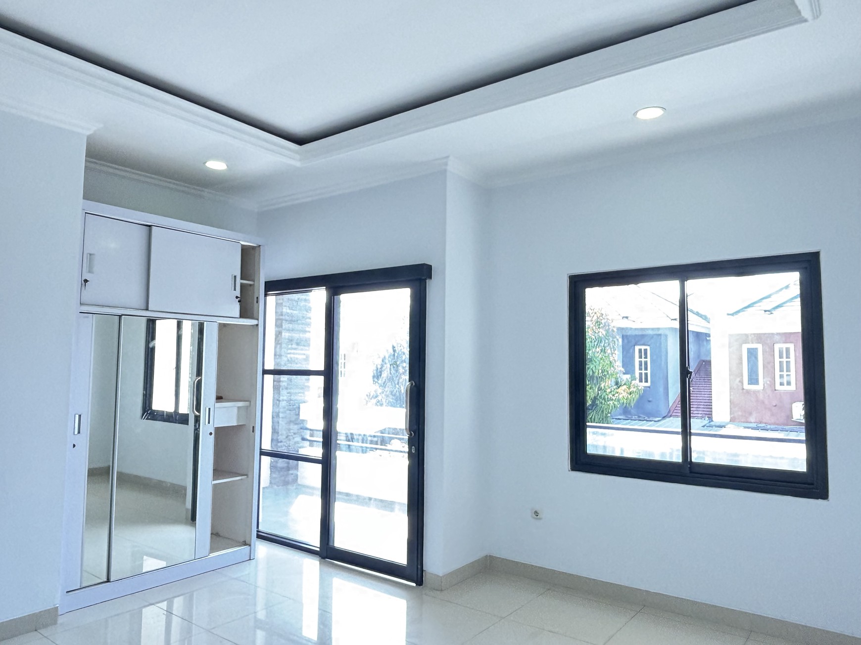 Rumah Cantik,  Rapi Siap Huni di Kota Wisata Cibubur 